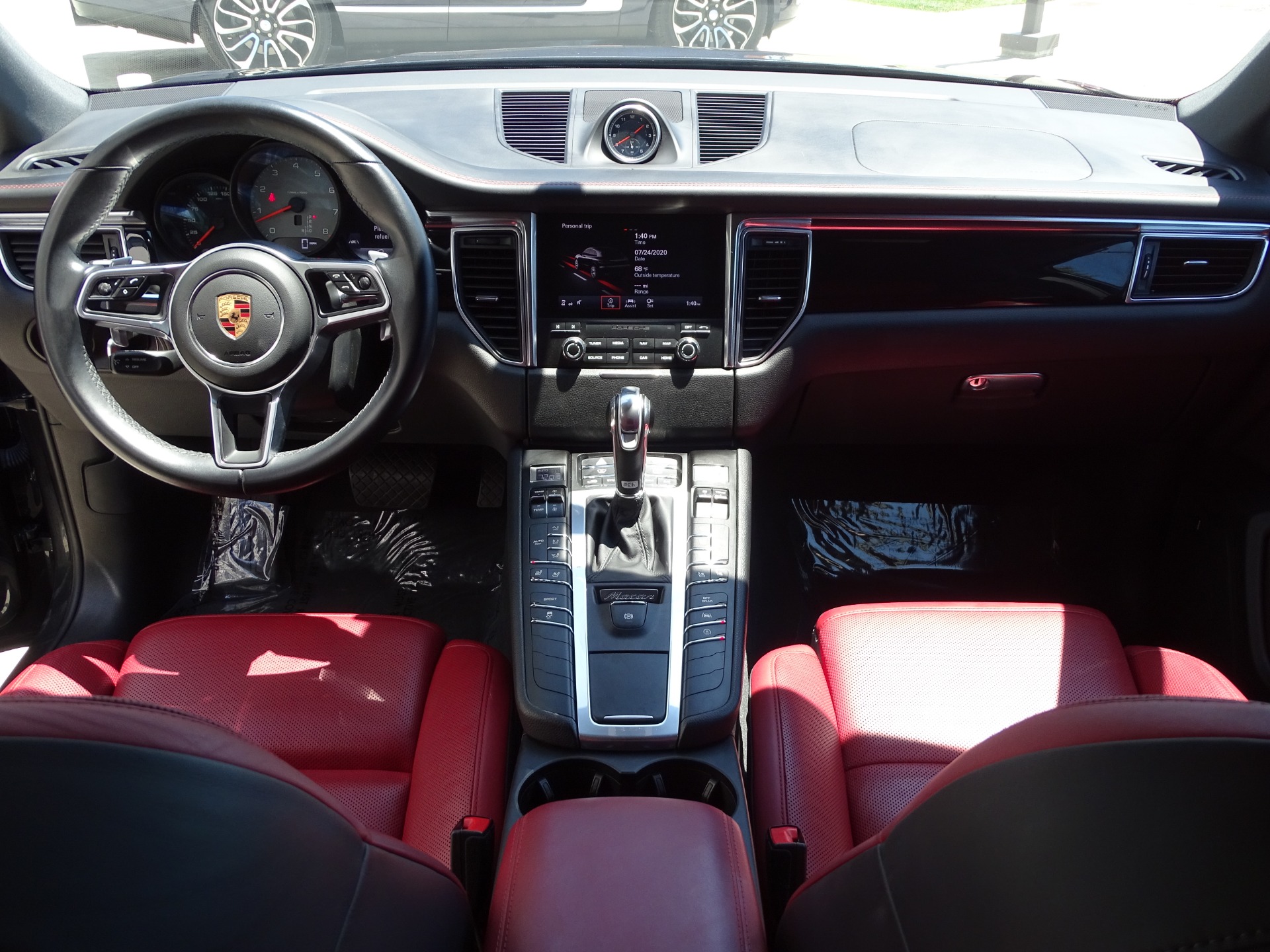 Porsche Macan S Interior & Exterior Images - Macan S Pictures