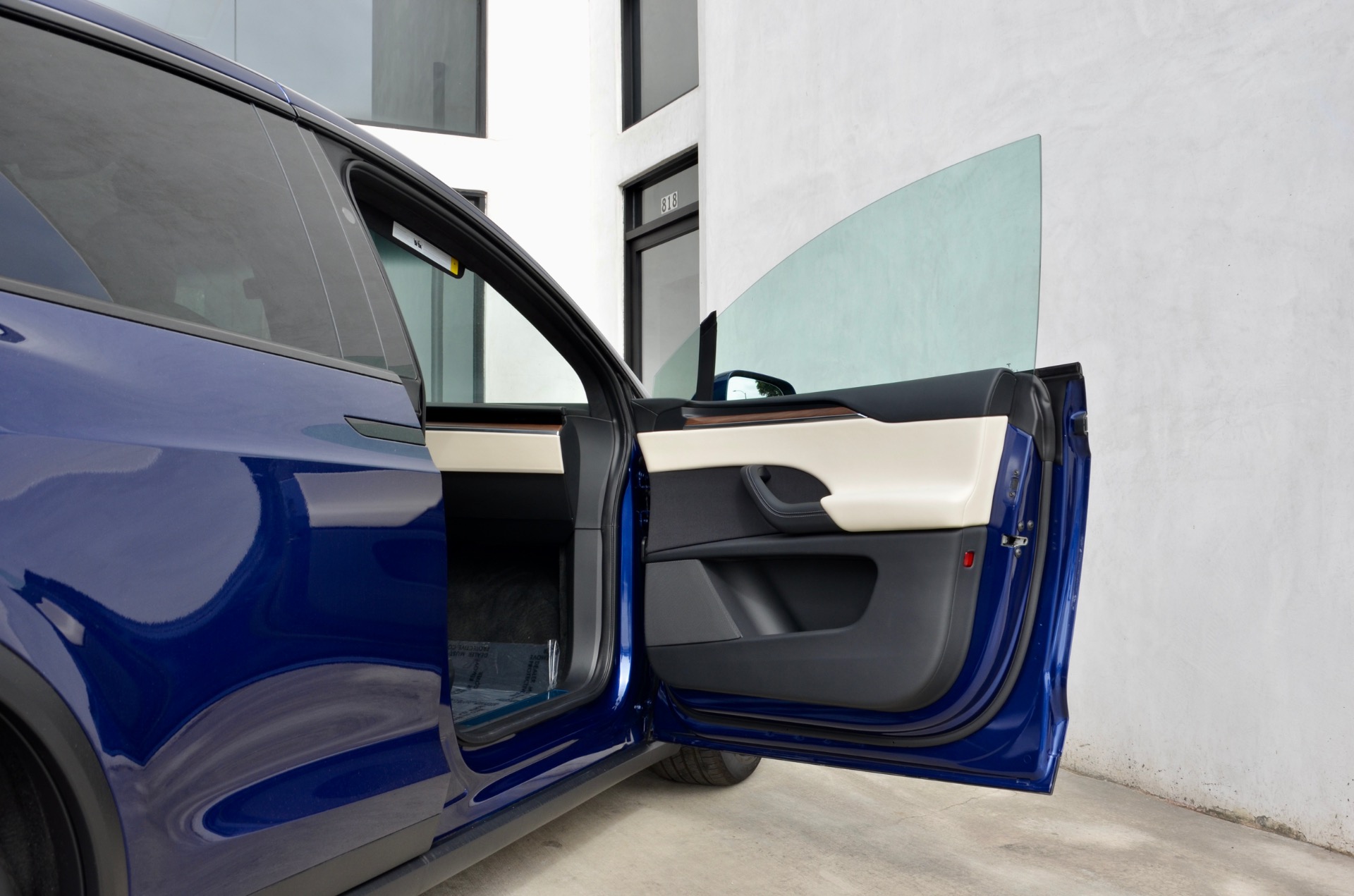 Tesla model x blue deals with white interior